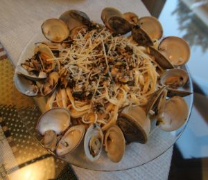 Italian Clams Linguini With White Sauce Recipe is an Italian classic seafood recipe served on pasta. When we talk about white sauce that means the sauce is cooked without tomatoes