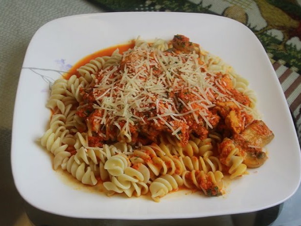 Pasta With Roasted Red Pepper Sauce